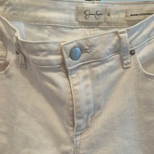 JESSICA SIMPSON FOR FOREVER ROLLED SKINNY WHITE JEANS SIZE 31. LIKE NEW.